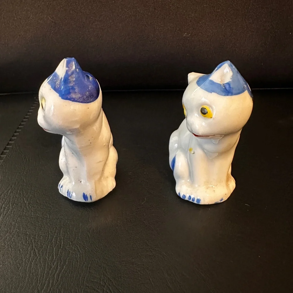👗💜Quirky Vintage Sad Cat Kitten Salt‎ Pepper Shakers White Blue yellow eyes…